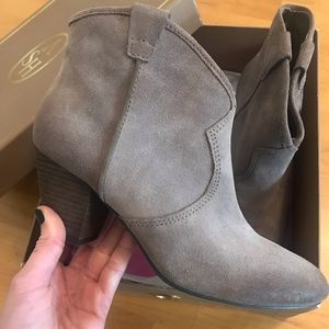 New/Never Worn Ash Jalouse Suede Booties Size 37